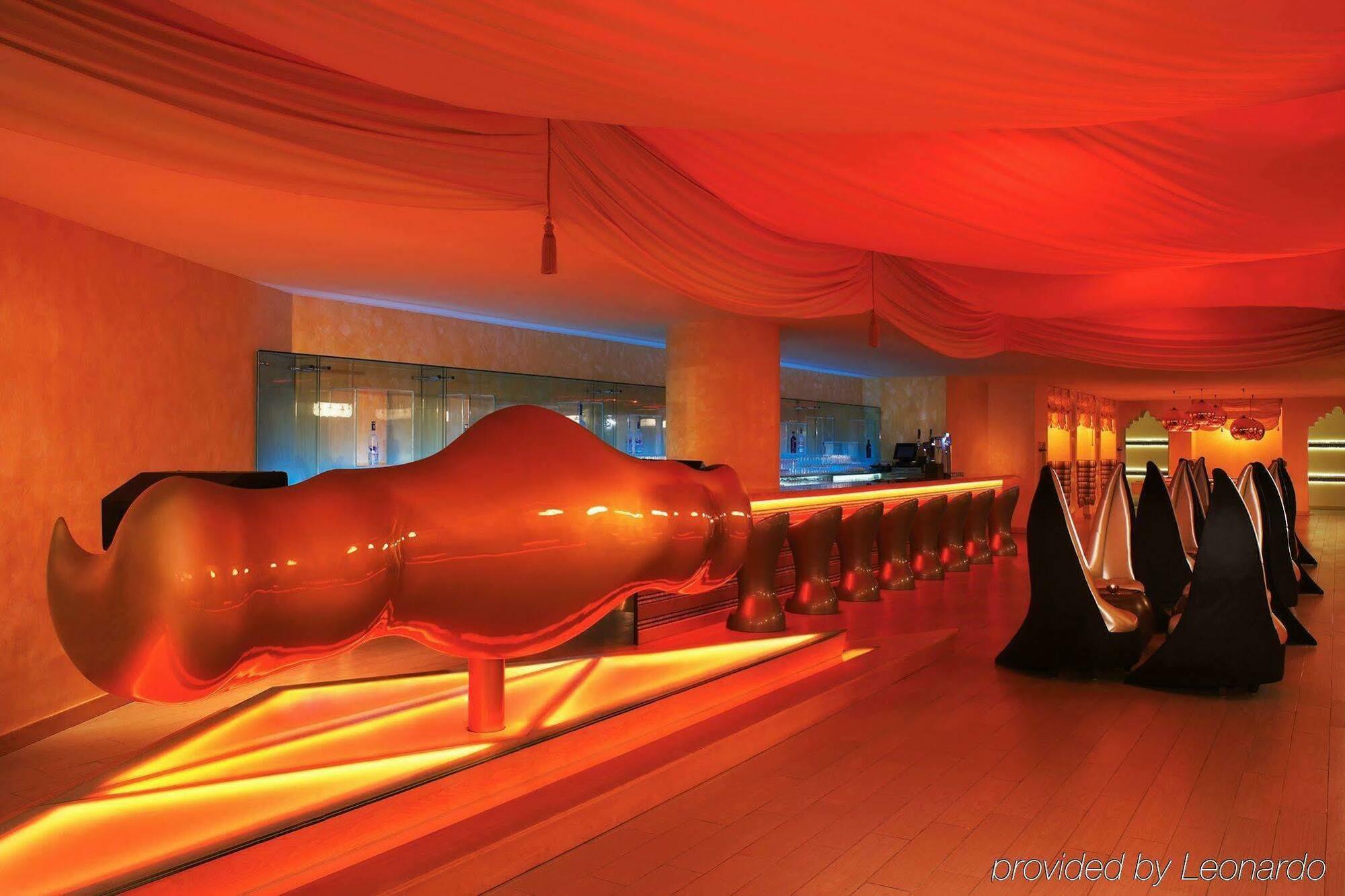 Mandarin Oriental, Hotel